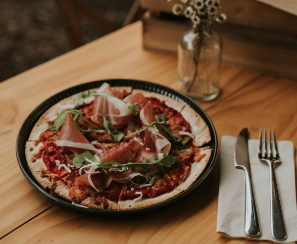 放假必去！大嶼山隱世特色美食推介  峇里度假風Cafe／LiveBand表演／一丼二食