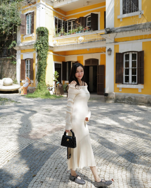 石修新抱林佑蔚遊布吉大晒火辣美照 曾為有線主播 已生一胎作風依然大膽