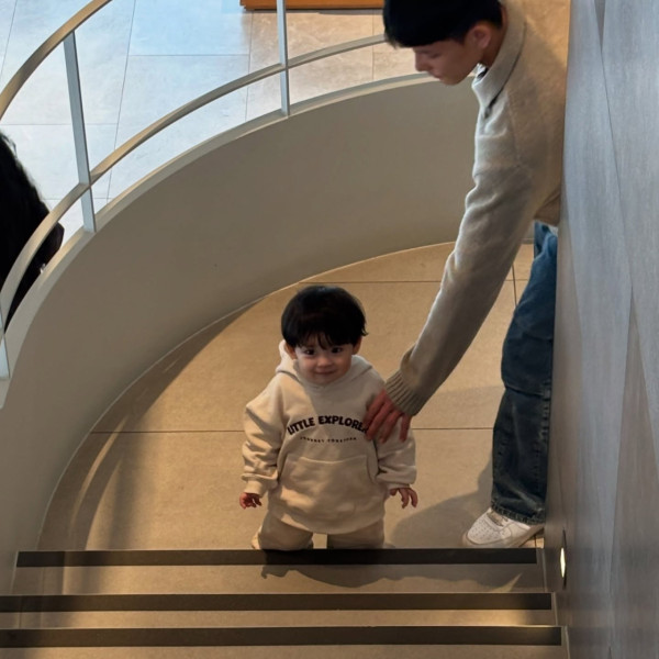 韓國超萌2歲BB封「迷你車銀優」！上節目展超強綜藝感！ 