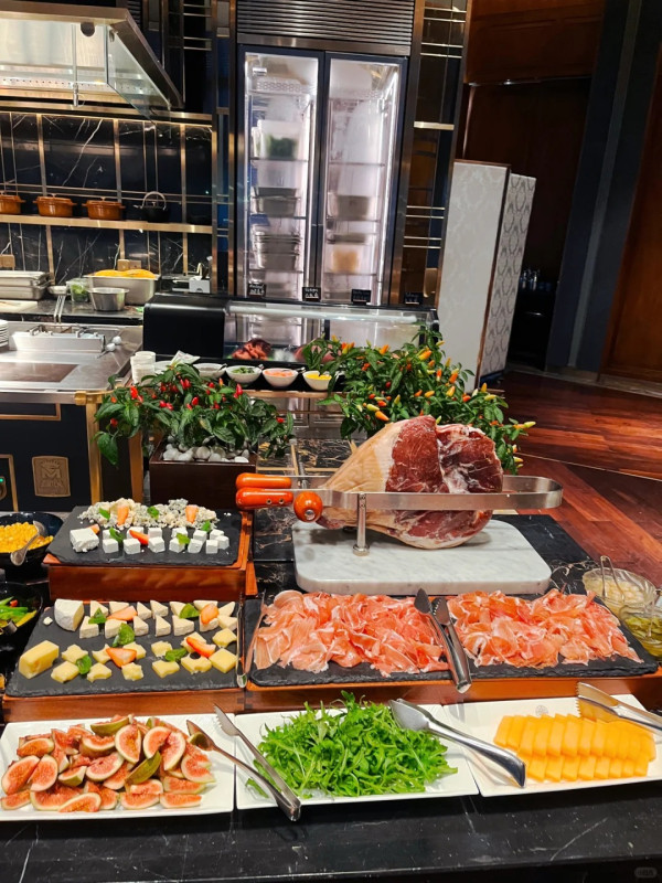 珠海瑞吉酒店自助餐(圖片來源:小紅書@大臉盤姐姐) 珠海瑞吉酒店自助餐(圖片來源:小紅書@大臉盤姐姐)