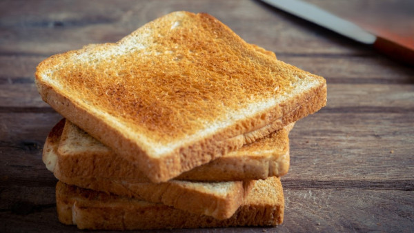 高鈉食物3款不鹹吃過量易傷腎1款在早餐常吃！身體高鈉反應醫生教3招排鈉