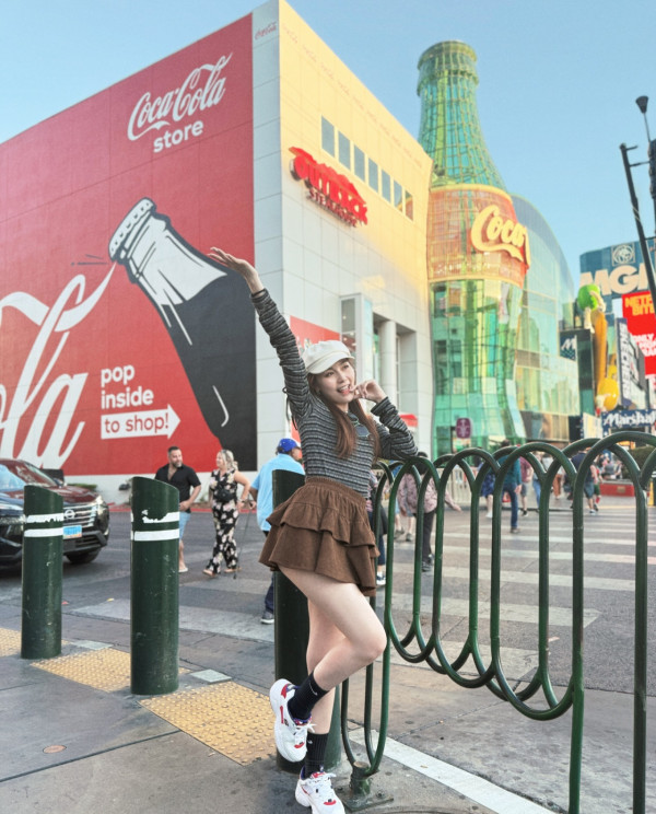 李蘊認離婚後飛拉斯維加斯旅行 33歲保養得宜曬長腿:多出去看看