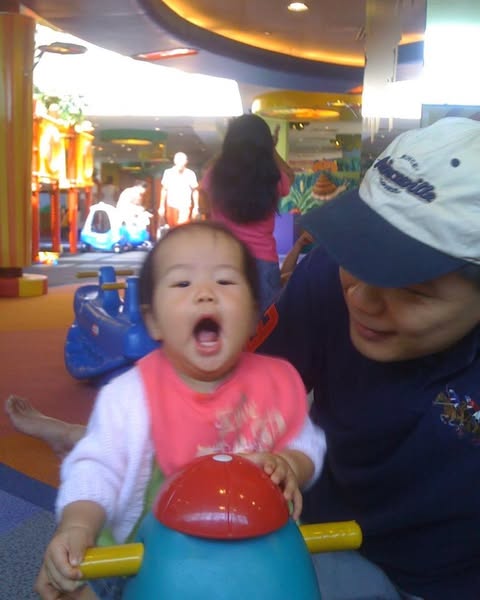 聲夢小花遊越南獲讚越大越靚 經常周遊列國 原來家底豐厚?