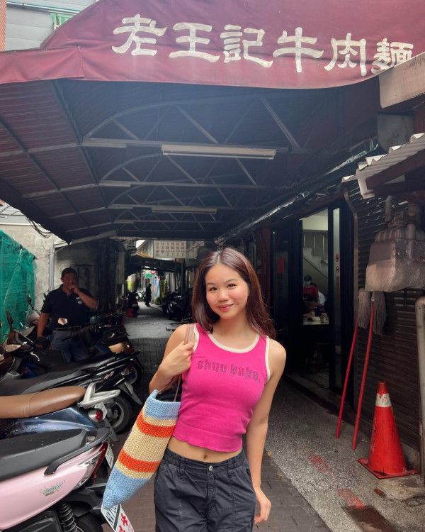 聲夢小花遊越南獲讚越大越靚 經常周遊列國 原來家底豐厚?