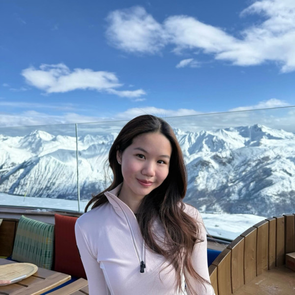 聲夢小花遊越南獲讚越大越靚 經常周遊列國 原來家底豐厚?