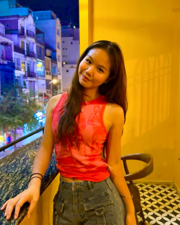 聲夢小花遊越南獲讚越大越靚 經常周遊列國 原來家底豐厚?