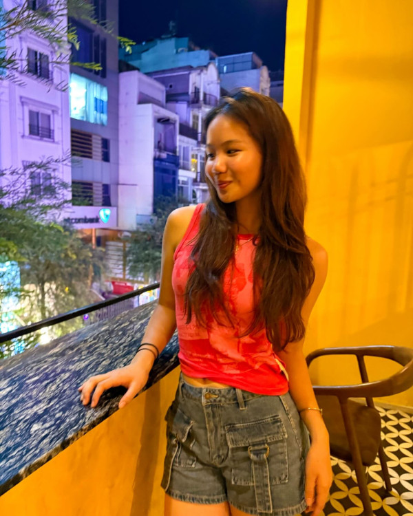 聲夢小花遊越南獲讚越大越靚 經常周遊列國 原來家底豐厚?