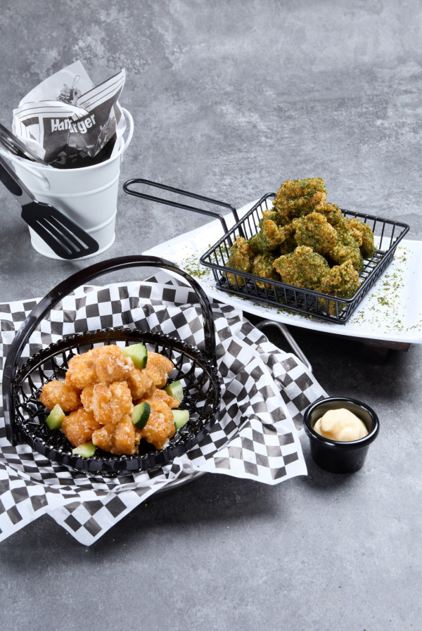 牛大人X百福全新限定「黑白盛宴」  黑金蒜皇土雞鍋×雪白御鮮豆腐鍋