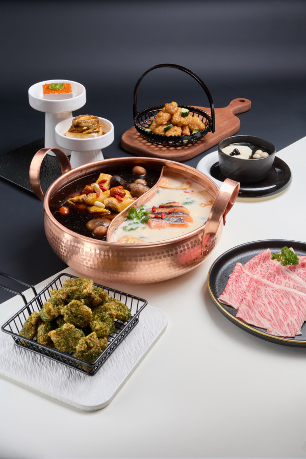 牛大人X百福全新限定「黑白盛宴」  黑金蒜皇土雞鍋×雪白御鮮豆腐鍋