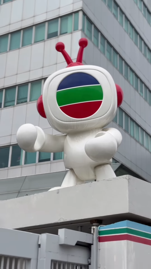 前TVB女藝人曬巨鑽宣布訂婚！男友西班牙懸崖峭壁浪漫求婚 