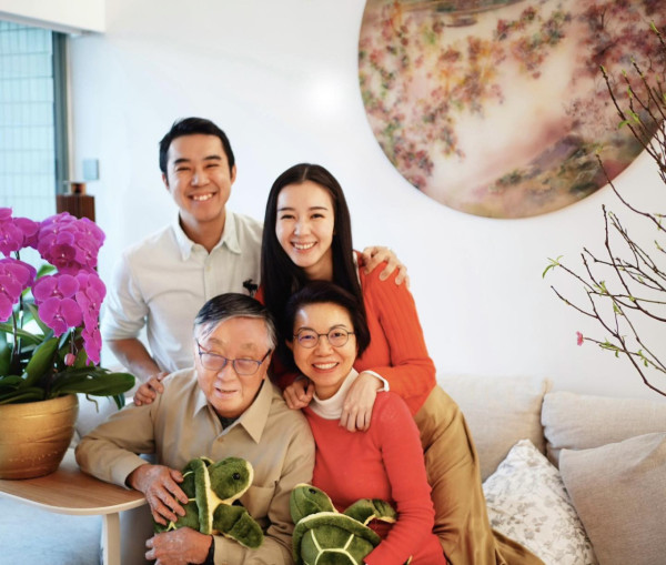 麥明詩一年前已重現飛機「低飛」? 盛勁為讚犀利:我老婆好有心思