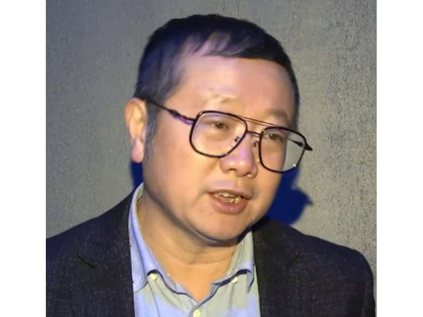 劉慈欣也提，作家們應坦然面對 AI 技術衝擊，以及這種衝擊對寫作領域造成的天翻地覆的改變。