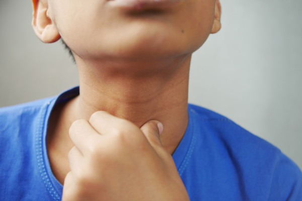 2歲男童食乳酪棒卡住氣管 送ICU搶救後不治／醫生列8種易哽塞食物