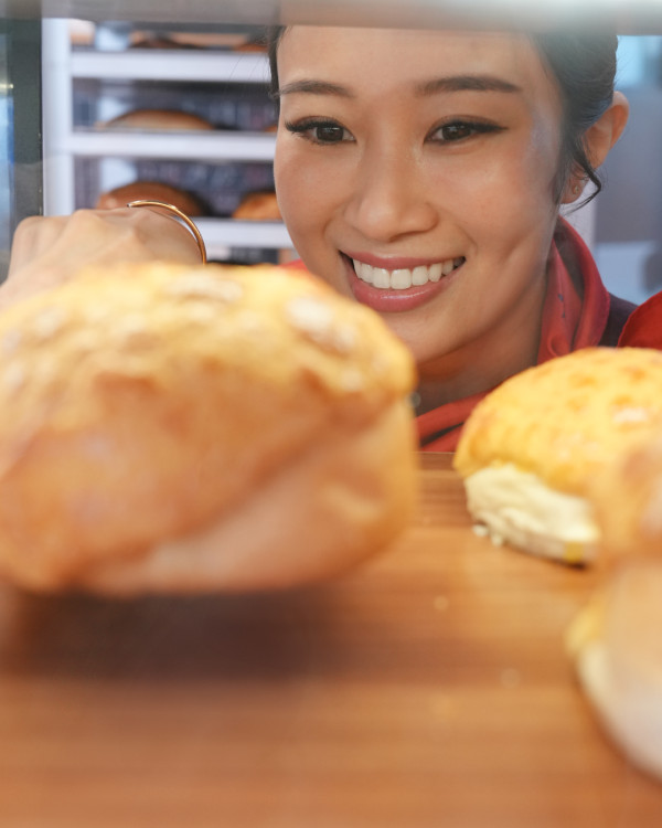 航空公司愚人節合集｜ANA盲盒飛機餐、大灣區game boy！港航中環開麵包店？ 