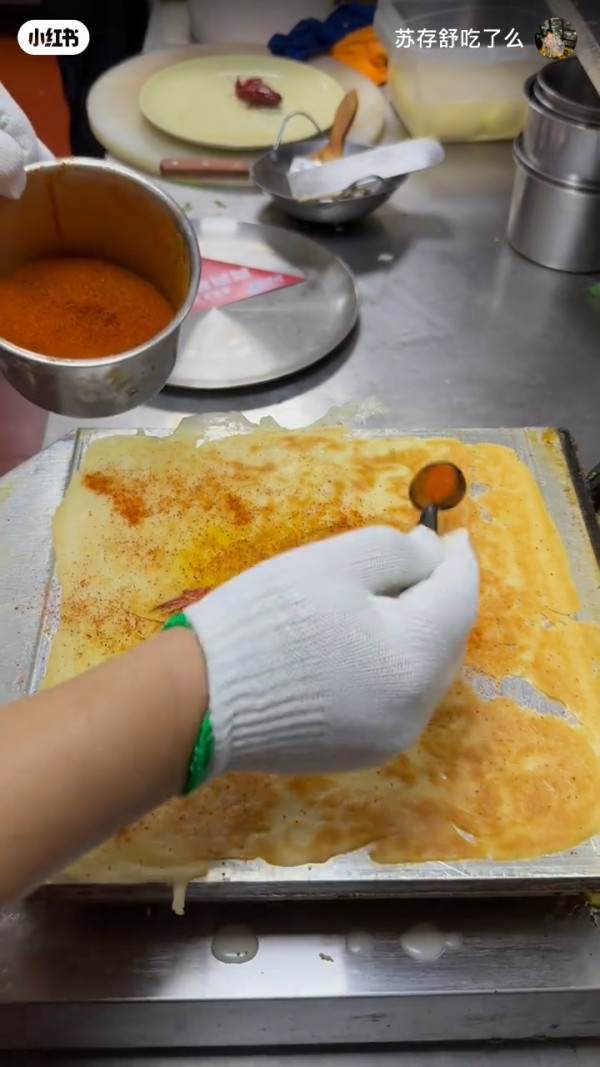 內地近期爆紅龍蝦化石餅 網民狠批唔衛生唔人道 原來早在多地流行？ 