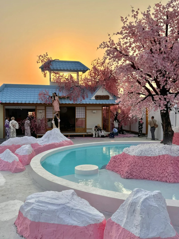 深圳打卡Cafe｜日式庭園配粉色櫻花樹！定期換場景！繡球花異國風情小鎮 