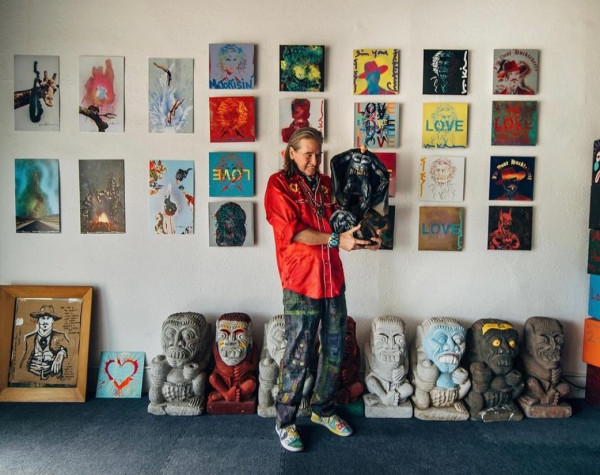 《蝙蝠俠》男星韋基馬肺炎離世終年65歲 8年前患喉癌永久失聲