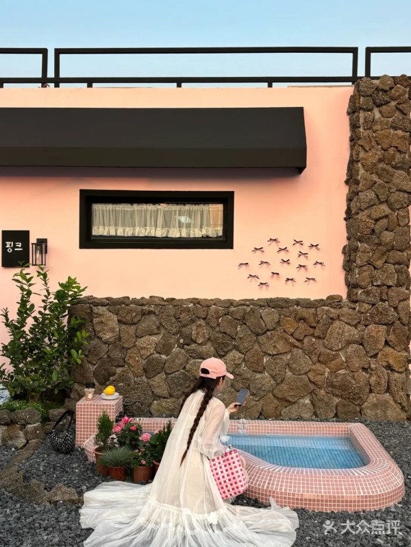 深圳打卡Cafe｜深圳櫻花樹下馬路Cafe！濟州島/沙漠/雪景主題！日韓服裝租借 