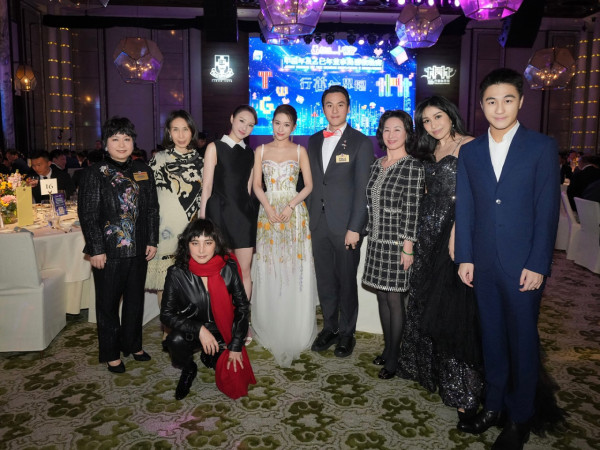 何超蓮何超盈激罕同框包糉揭真實關係 意外曝光何家億萬豪宅內貌極具氣派