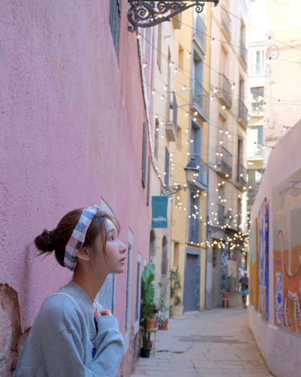 孖機師男友暢遊西班牙歷史建築 簡淑兒曬旅行打卡相：愛上巴塞隆拿 