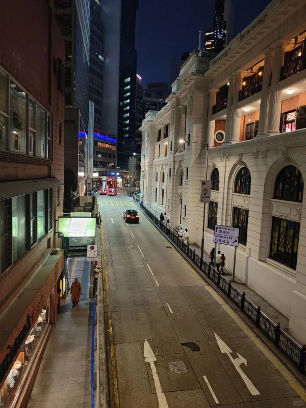 內地網民不滿香港4大行業底薪高！建議減薪兼1週工作XX小時？