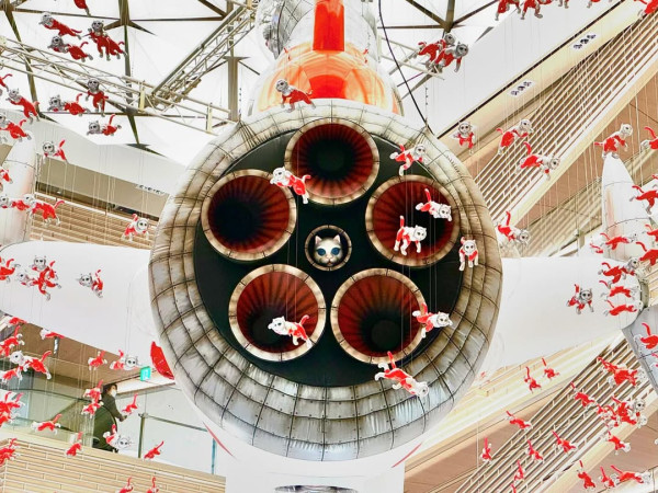 日本全新藝術館重磅開幕 湖面漂浮著一個巨型貓島 