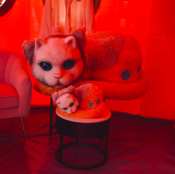 日本全新藝術館重磅開幕 湖面漂浮著一個巨型貓島 