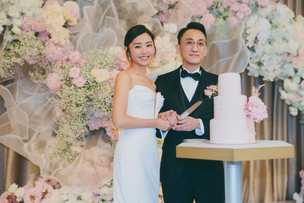 衛詩雅婚後4個月公開絕密中式結婚相 身上頂級褂皇造價近廿萬氣派非凡