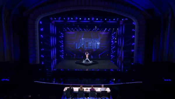 港人登《全英一叮》表演高難度空中雜技震懾全場!評審給4個Yes肯定晉級