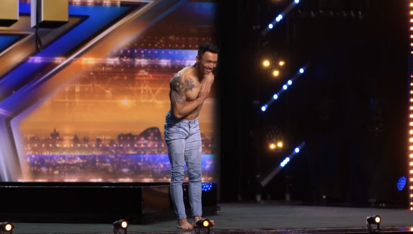 港人登《全英一叮》表演高難度空中雜技震懾全場!評審給4個Yes肯定晉級