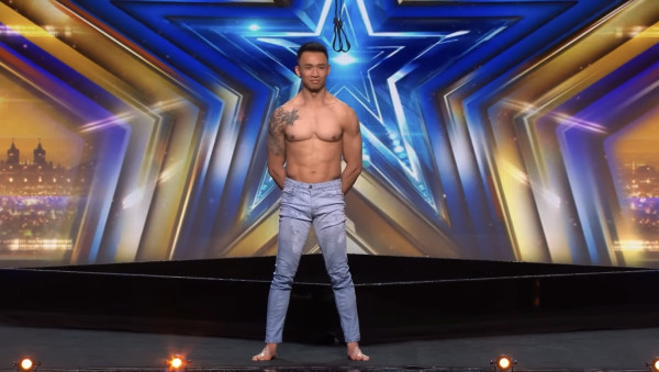 港人登《全英一叮》表演高難度空中雜技震懾全場!評審給4個Yes肯定晉級