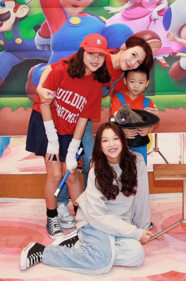 蔡少芬張晉5歲囝囝近照曝光父子超似樣!狼尾長髮造型激似爸爸惹驚呼:係一個餅印