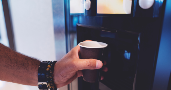 諾如病毒｜專家警告避免機場5大高危餐飲！飲水機原來暗藏邋遢？附五個代替建議！ 