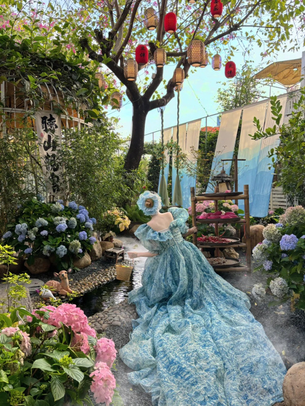 深圳沉浸式Cafe有如秘密花園!繡球花海+瀑布石牆+租借仙女裙打卡一流