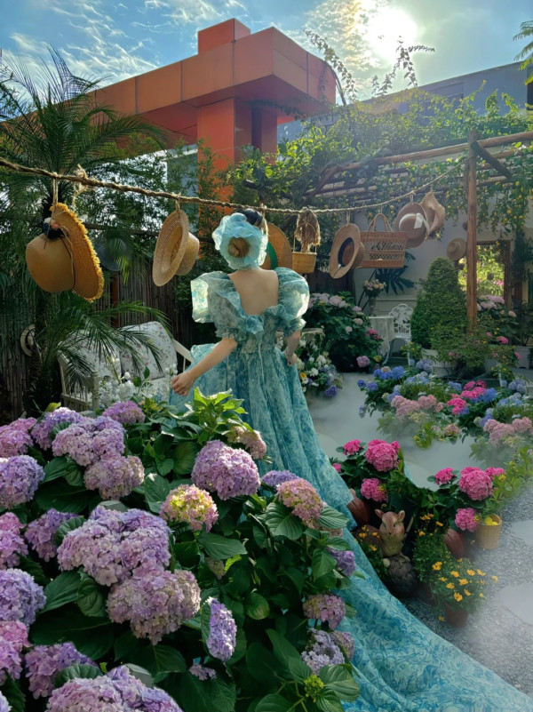 深圳沉浸式Cafe有如秘密花園!繡球花海+瀑布石牆+租借仙女裙打卡一流