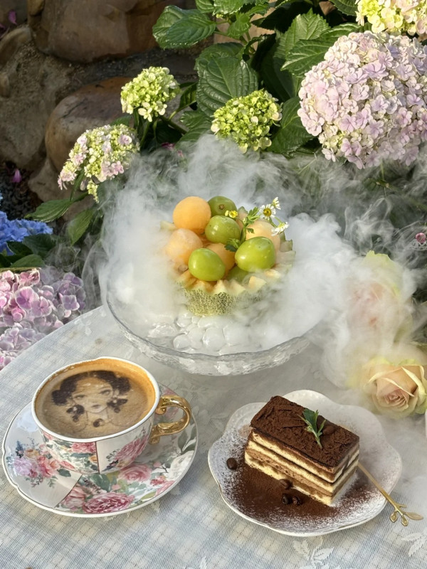 深圳沉浸式Cafe有如秘密花園!繡球花海+瀑布石牆+租借仙女裙打卡一流