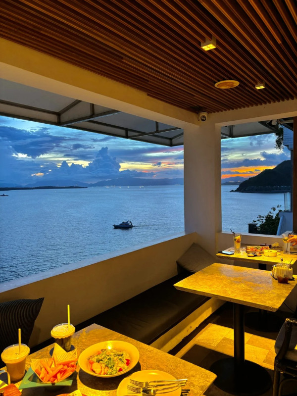 深圳懸崖海景餐廳推介!四層觀海陽台+無敵日落+精緻西餐