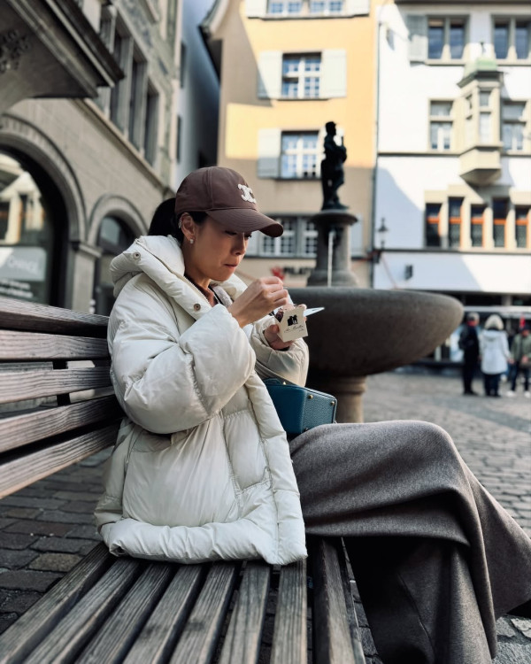 黃心穎避颱風夫妻出走希臘曬火辣泳衣照 咪神驕人身材重見天日驚艷網民