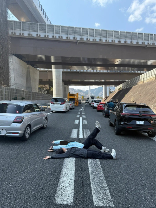 內地女著高踭鞋玩跑步機摔傷 健身室慘被判賠這金額 網民：新型碰瓷？ 