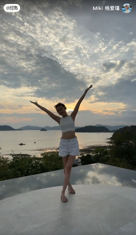 楊愛瑾孖老公二人世界遊布吉賀結婚周年 兩孩之母身材零走樣!大騷纖腰+長腿