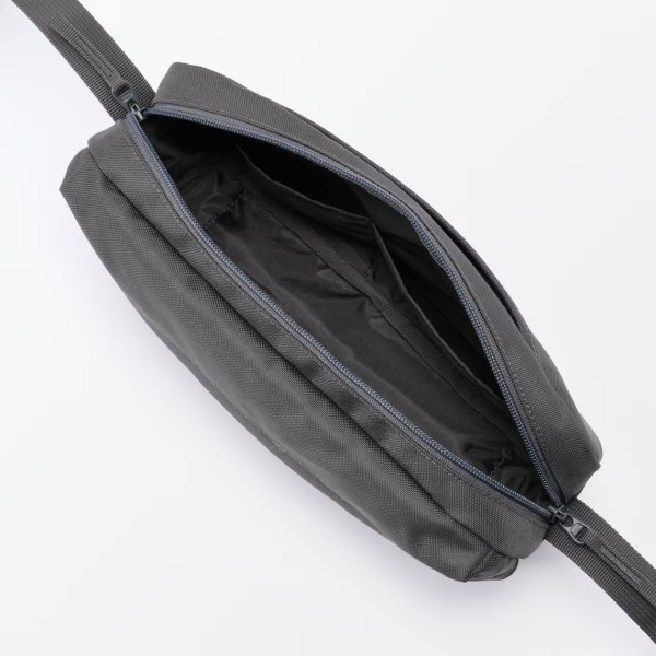 斷貨預警！日本MUJI不起眼防水斜孭袋細細個是旅行收納怪獸 裝得落500ml水樽雨遮手機 