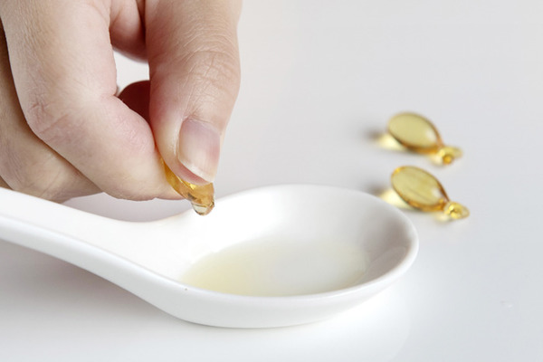 Omega-3脂肪酸補充劑魚油／磷蝦油／藻油／魚肝油成效 服用過量恐致肝中毒