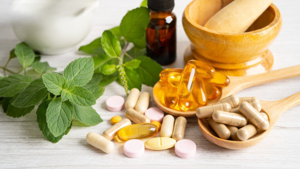 Omega-3脂肪酸補充劑魚油／磷蝦油／藻油／魚肝油成效 服用過量恐致肝中毒