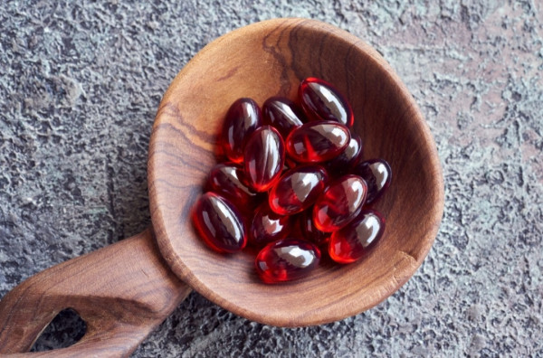 Omega-3脂肪酸補充劑魚油／磷蝦油／藻油／魚肝油成效 服用過量恐致肝中毒