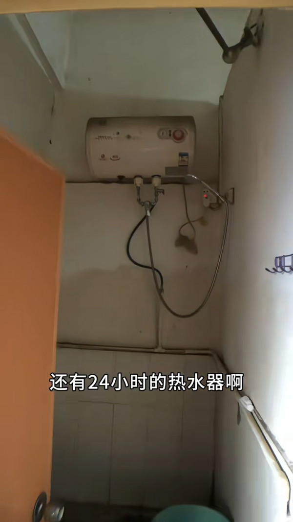 內地客遊港乘快艇指似難民逃生 呻價格貴體驗差 無求生用具:靠祖宗保佑