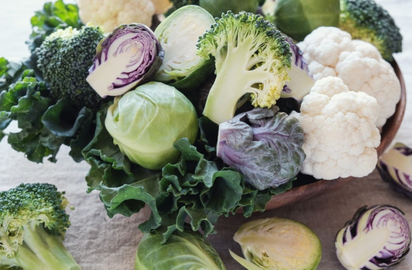 抗癌蔬果｜56歲女末期腎癌日吃3類食物情況好轉　蒜及十字花科擺20分鐘才煮營養飆升