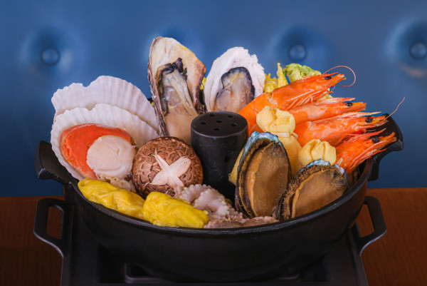 唯港薈The Market「印尼火山榴槤」下午茶    榴槤火鍋／加多加多沙律／千層蛋糕