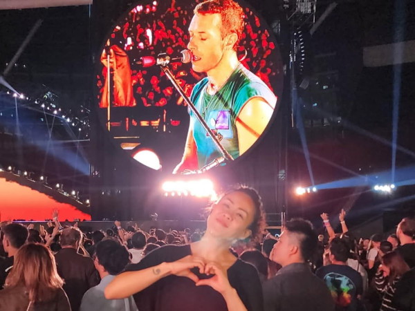 Coldplay演唱會特設手語小舞台 配合英國空運震動背心讓聾人盡情睇騷