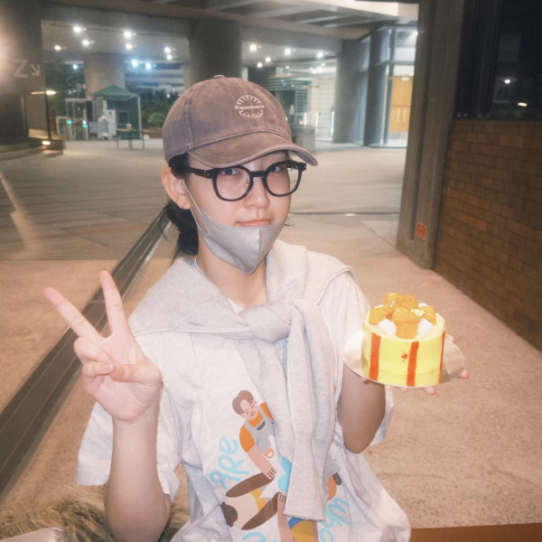 炎明熹離巢後獲百億富商垂青尊稱阿姐！二人合照曝光揭不為人知真實關係