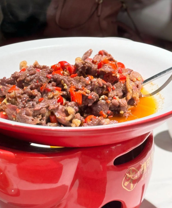 圖片來源: 大眾點評@辣可可·小炒黃牛肉 深圳會展中心站周邊美食|餐廳推介 蟹黃撈麵/四合院火鍋/高空酒吧